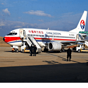 上海浦东机场货运航空快运业稳步发展的原因是什么？